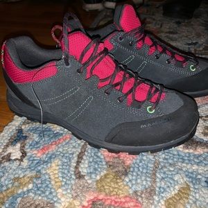 Mammut hiking shoes